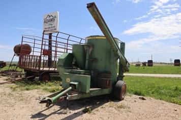 Main image John Deere 700