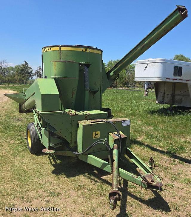 Image of John Deere 1700 equipment image 2