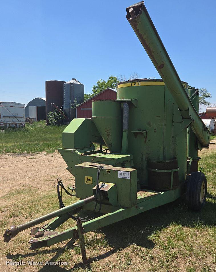 Image of John Deere 1700 Primary image