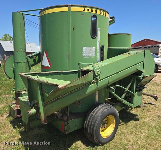 Image of John Deere 1700 equipment image 4