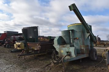 Main image John Deere 700