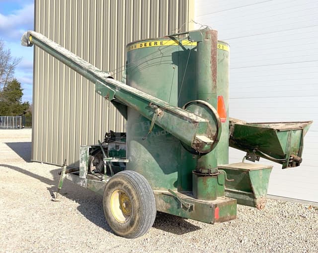 Image of John Deere 700 equipment image 4