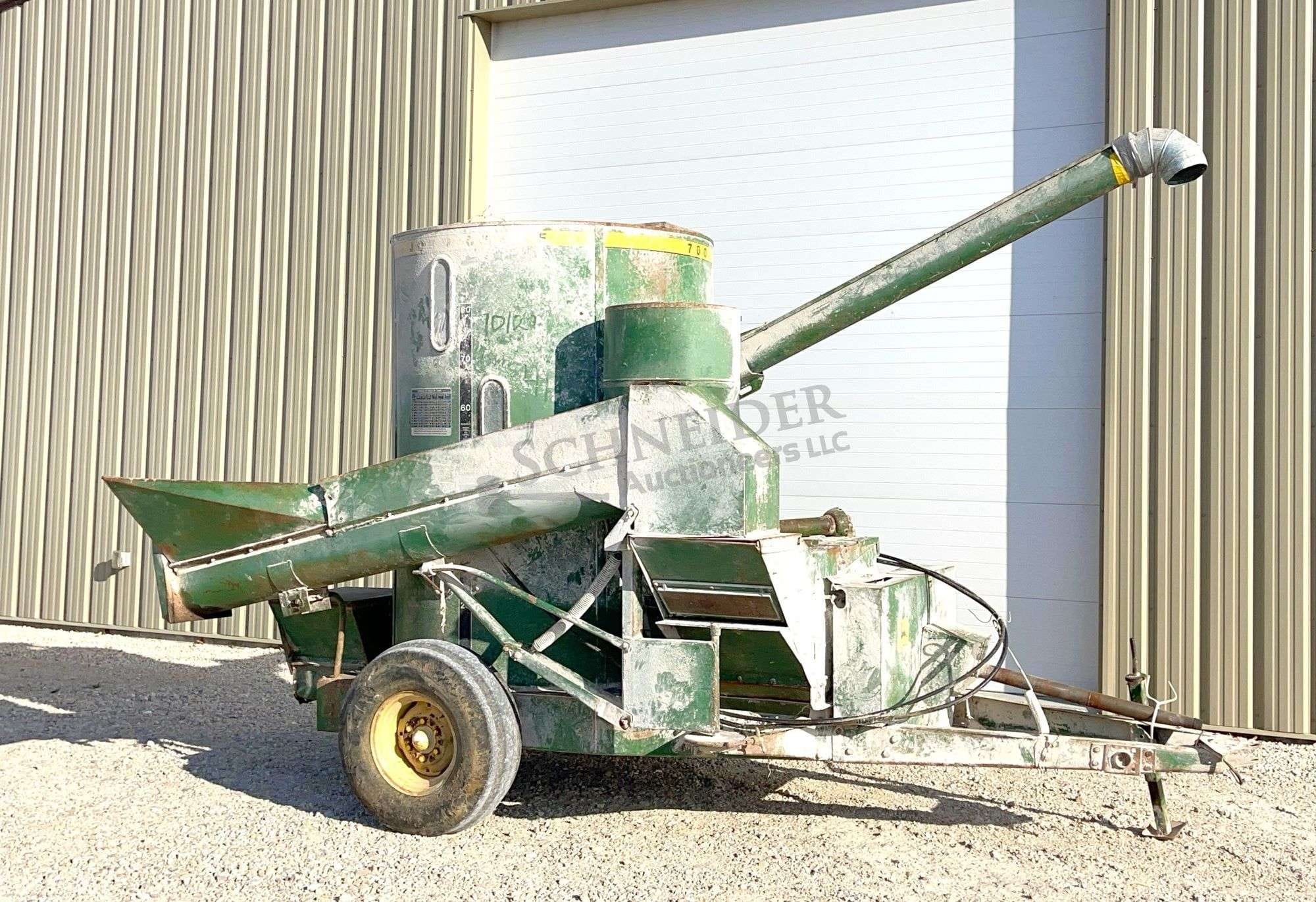 John Deere 700 Equipment Image0