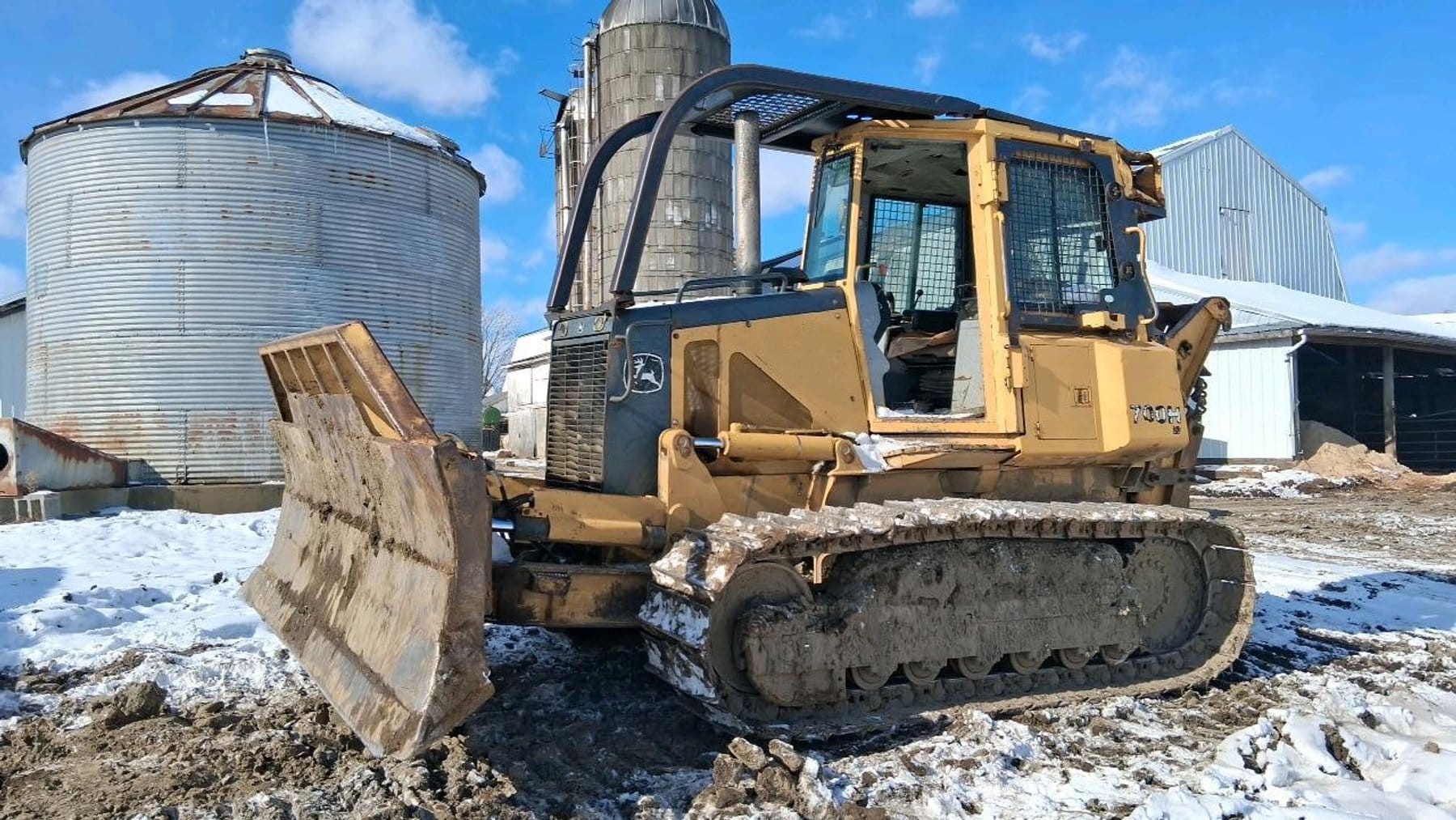 John Deere 700H Equipment Image0