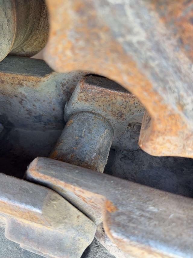 Image of John Deere 700H equipment image 4