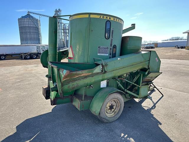 Image of John Deere 700 equipment image 4