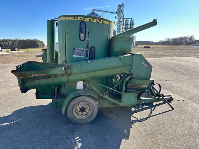 Image of John Deere 700 equipment image 3