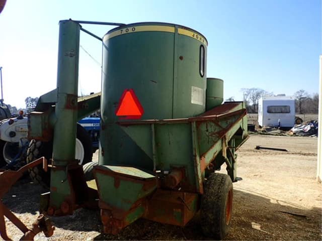Image of John Deere 700 equipment image 4