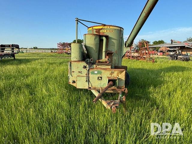 Image of John Deere 700 equipment image 1
