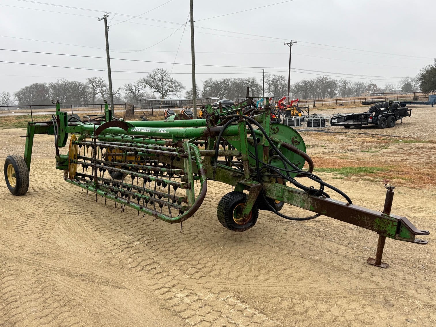 John Deere 700 Equipment Image0