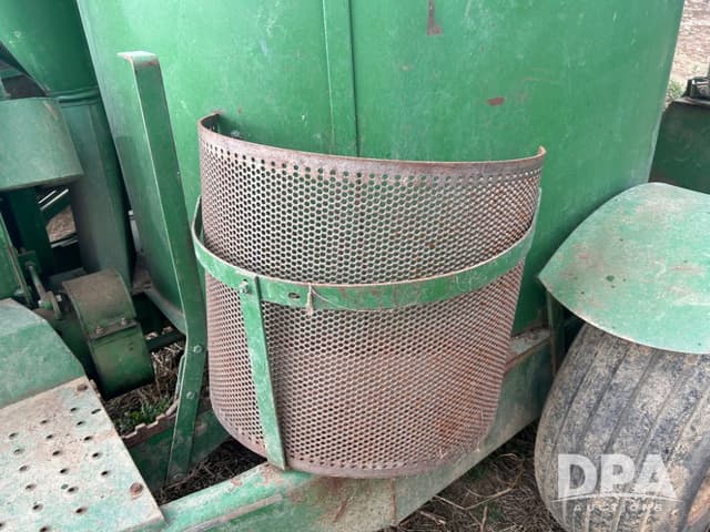 Image of John Deere 700 equipment image 4