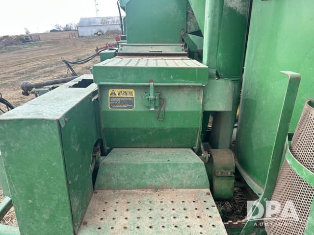 Image of John Deere 700 equipment image 3