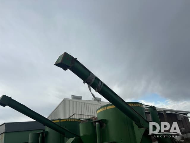 Image of John Deere 700 equipment image 2