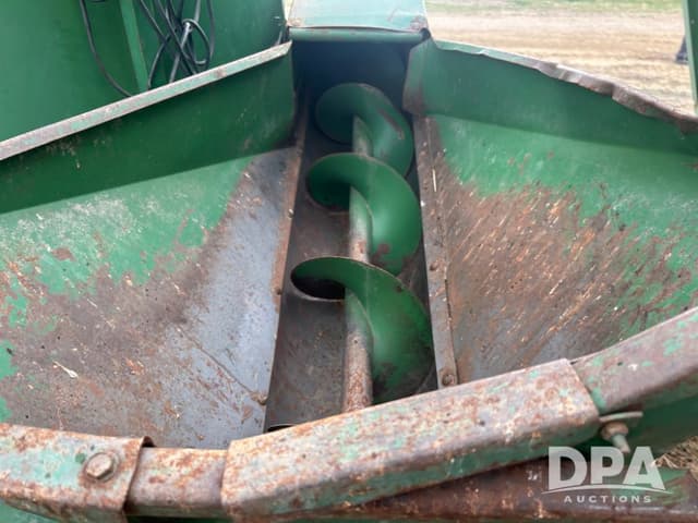 Image of John Deere 700 equipment image 3