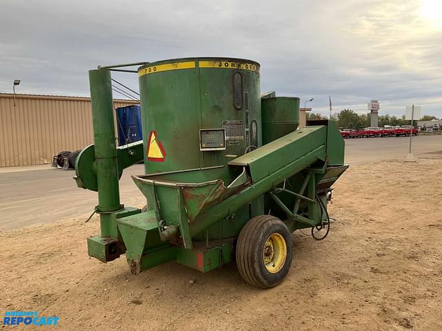 Image of John Deere 700 equipment image 2