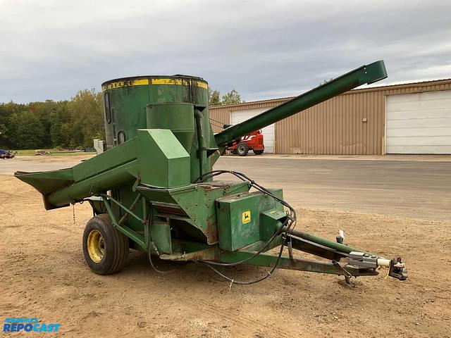 Image of John Deere 700 equipment image 1