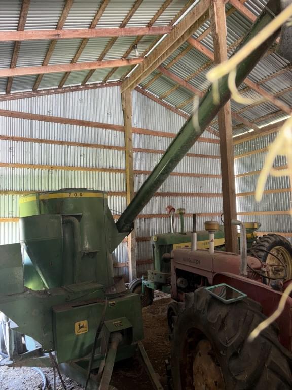 Image of John Deere 700 equipment image 1
