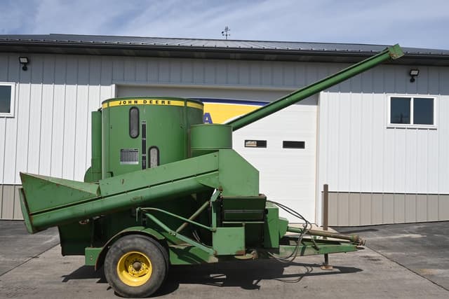 Image of John Deere 700 equipment image 1