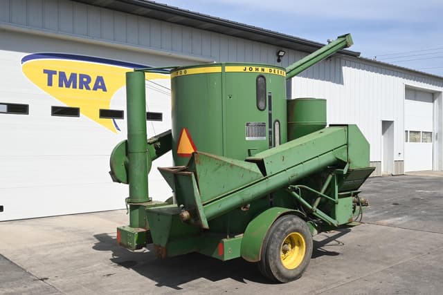 Image of John Deere 700 equipment image 2