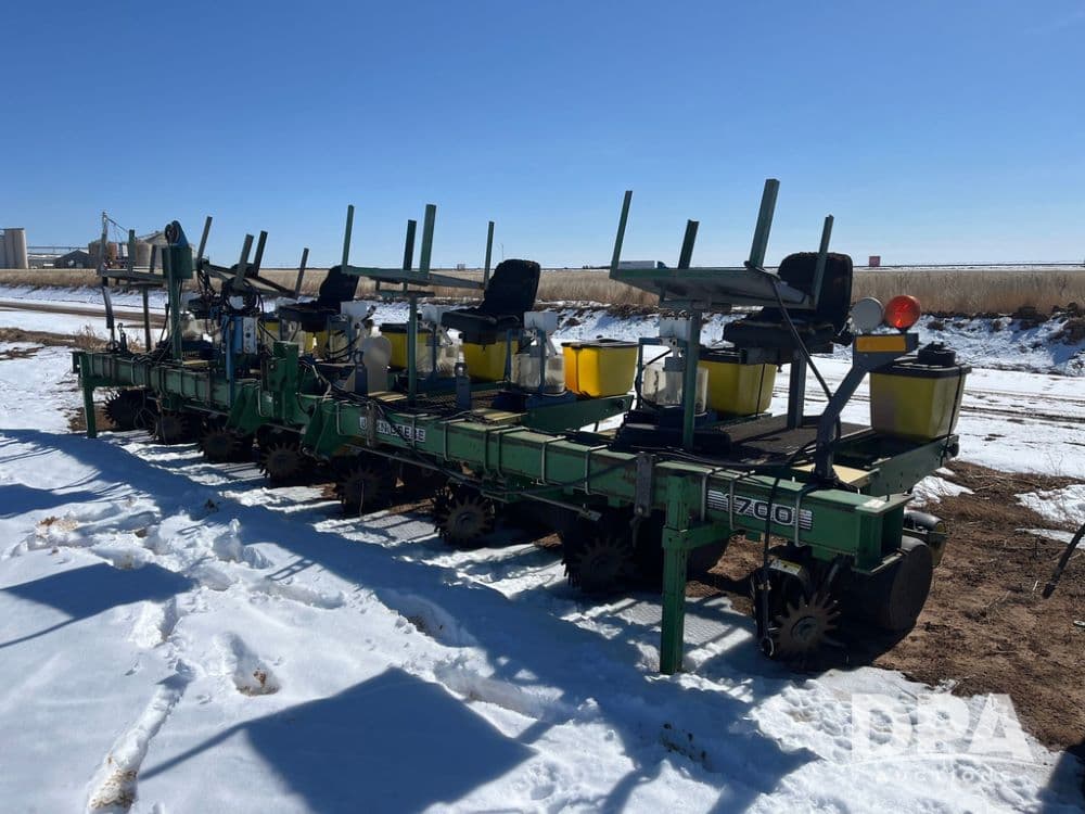 Image of John Deere 1700 Primary image