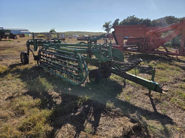 Image of John Deere 700 equipment image 1