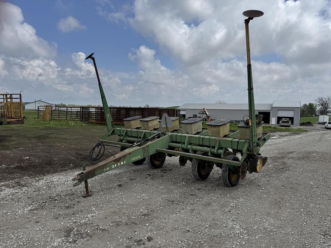 Image of John Deere 7000 Primary image