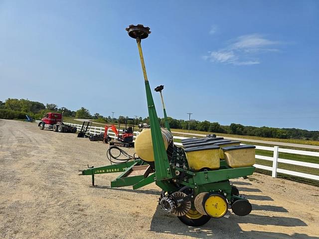 Image of John Deere 7000 equipment image 1