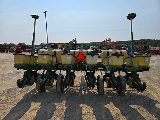 Image of John Deere 7000 equipment image 3