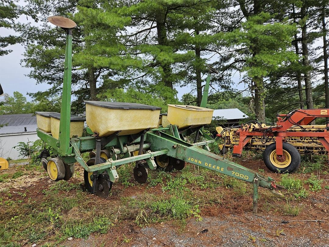 Image of John Deere 7000 Primary image