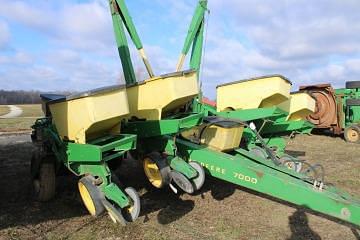 Image of John Deere 7000 equipment image 4