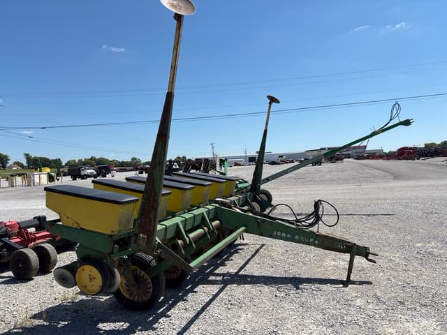 Image of John Deere 7000 equipment image 1