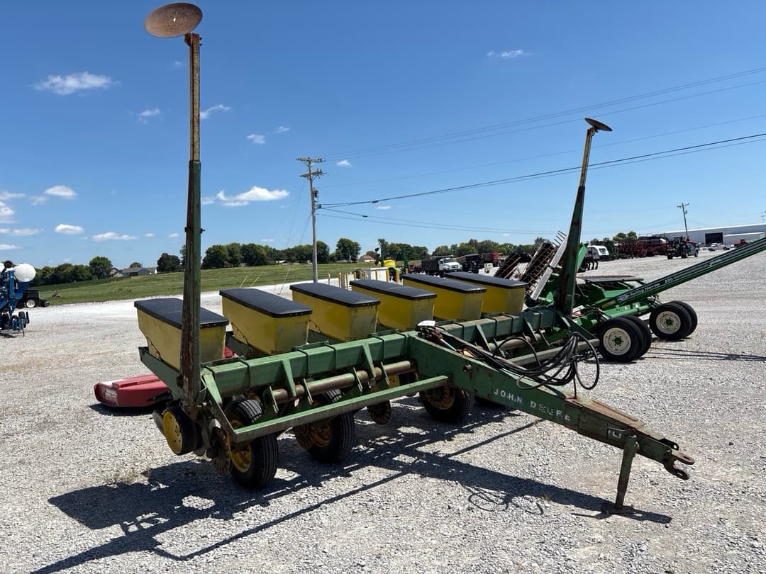 Image of John Deere 7000 Primary image