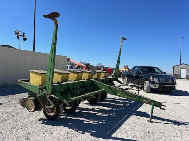 Image of John Deere 7000 equipment image 1