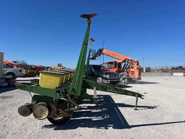 Image of John Deere 7000 equipment image 2