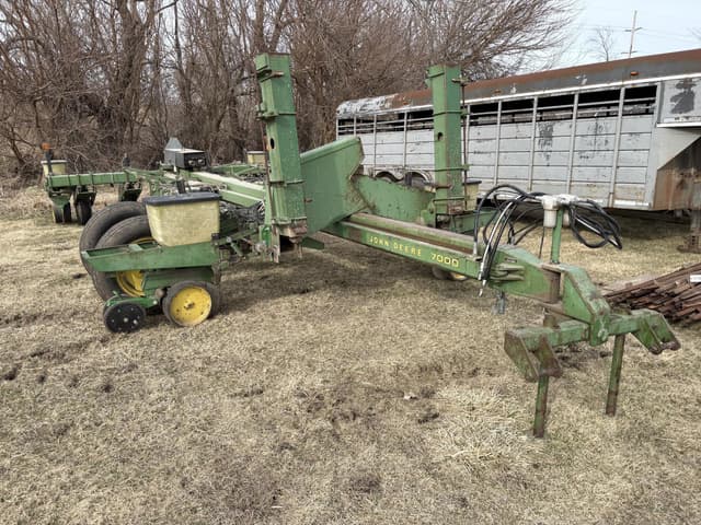 Image of John Deere 7000 equipment image 1