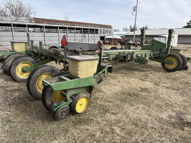 Image of John Deere 7000 equipment image 3