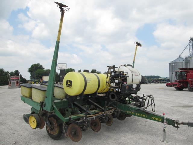 Image of John Deere 7000 equipment image 1