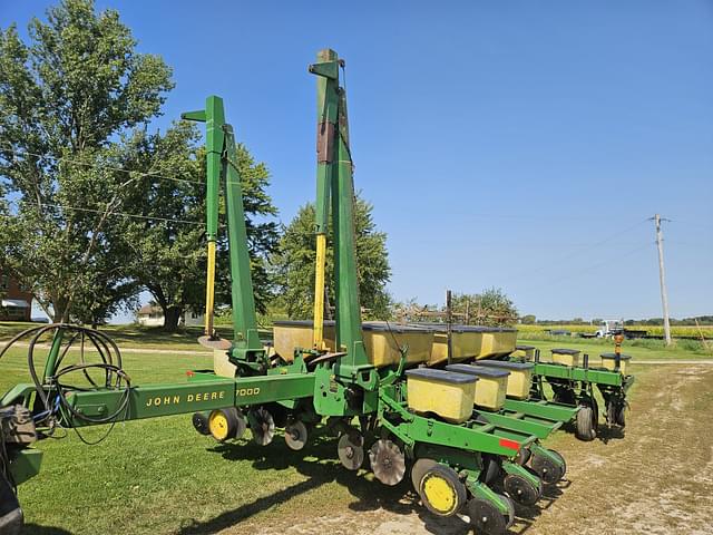 Image of John Deere 7000 equipment image 4