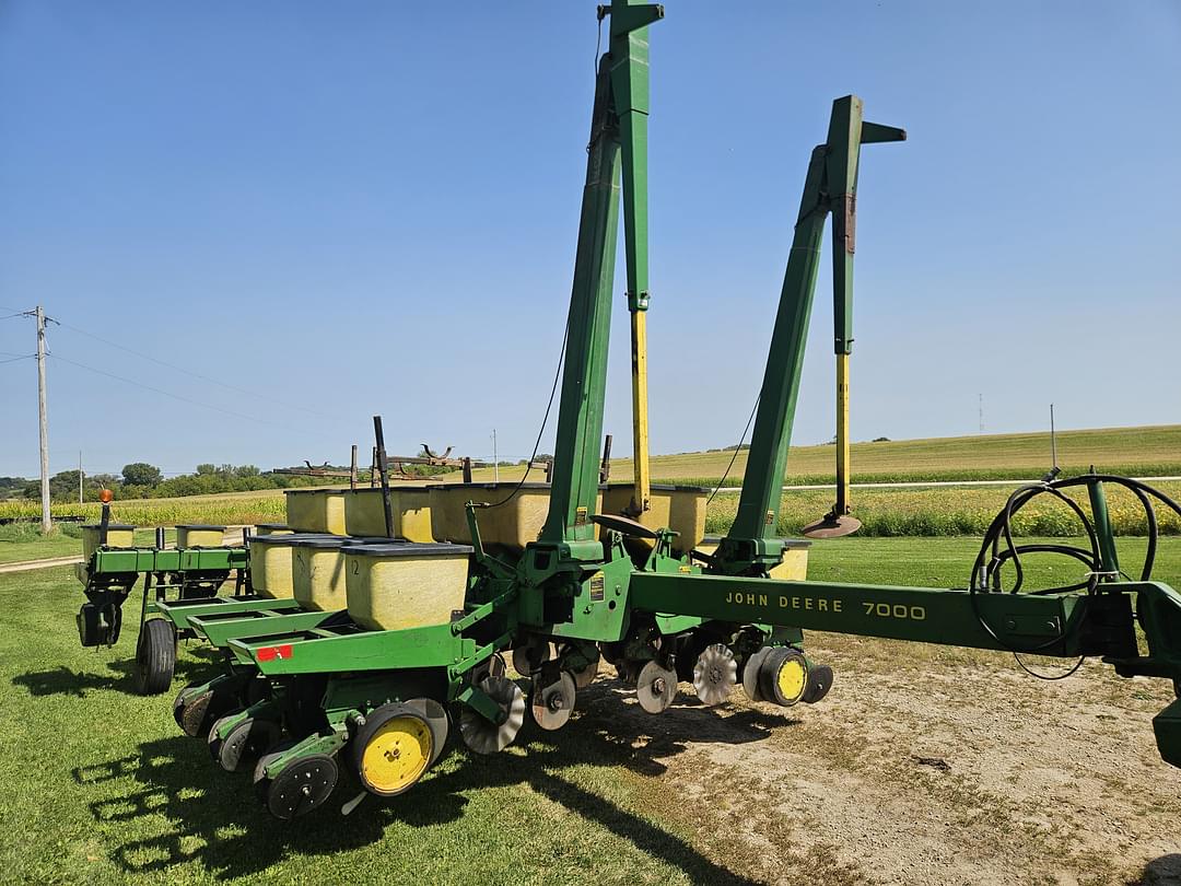 Image of John Deere 7000 Primary image