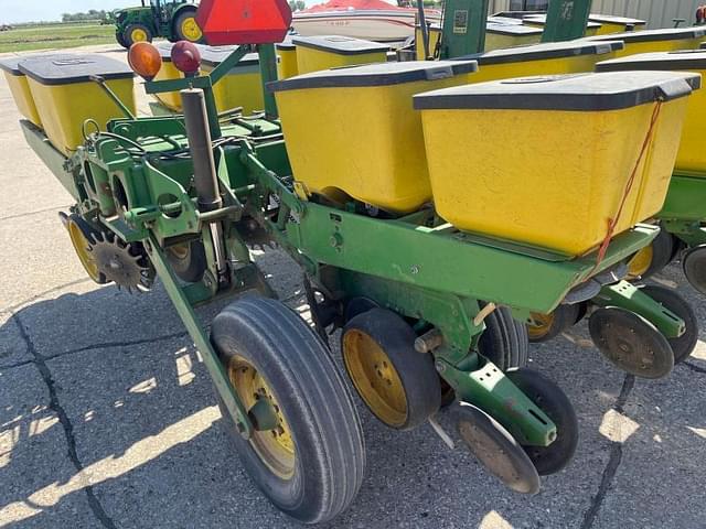 Image of John Deere 7000 equipment image 4