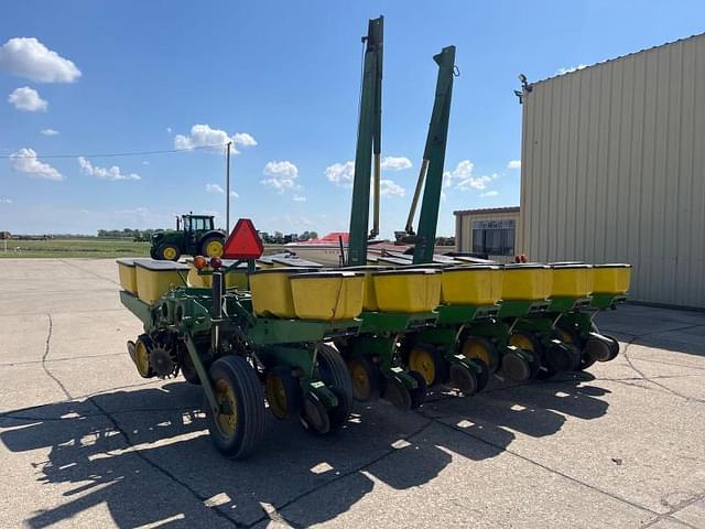 Image of John Deere 7000 equipment image 3