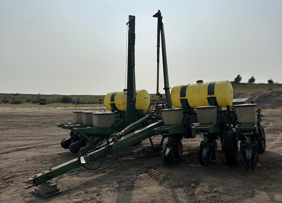 Image of John Deere 7000 Primary image