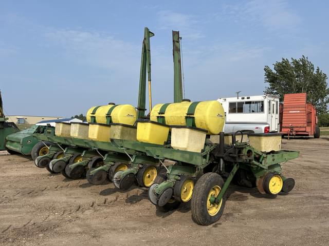 Image of John Deere 7000 equipment image 3
