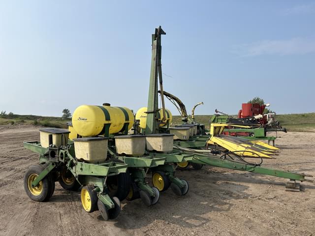 Image of John Deere 7000 equipment image 2
