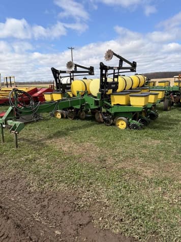 Main image John Deere 7000