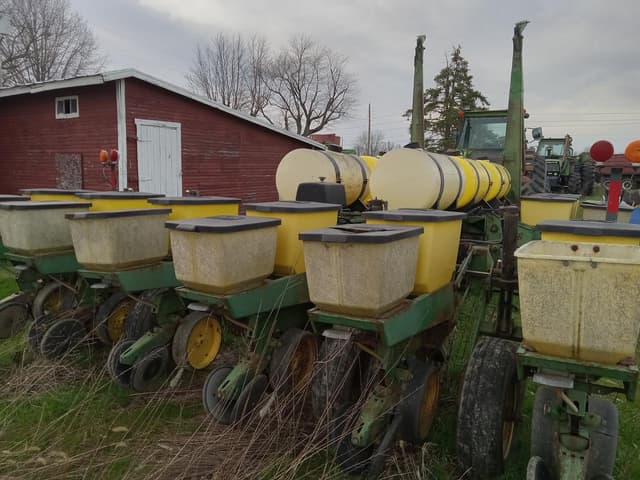 Image of John Deere 7000 equipment image 1