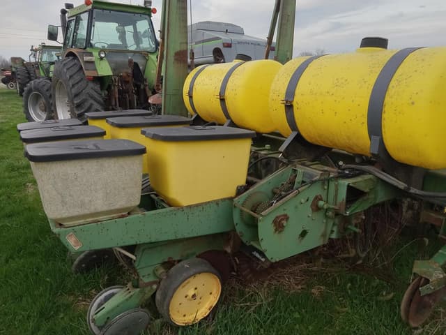 Image of John Deere 7000 equipment image 2