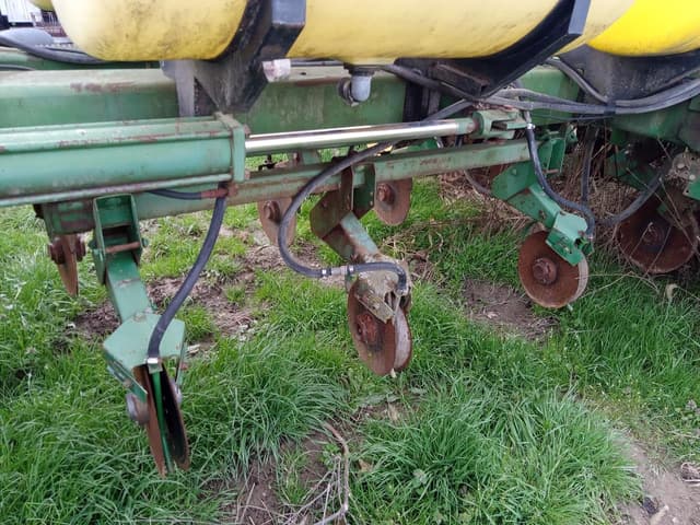 Image of John Deere 7000 equipment image 3