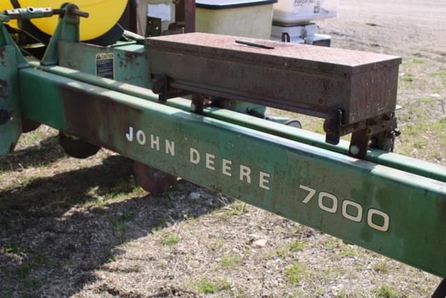 Image of John Deere 7000 equipment image 2