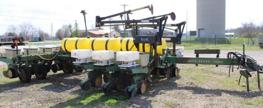 John Deere 7000 Equipment Image0